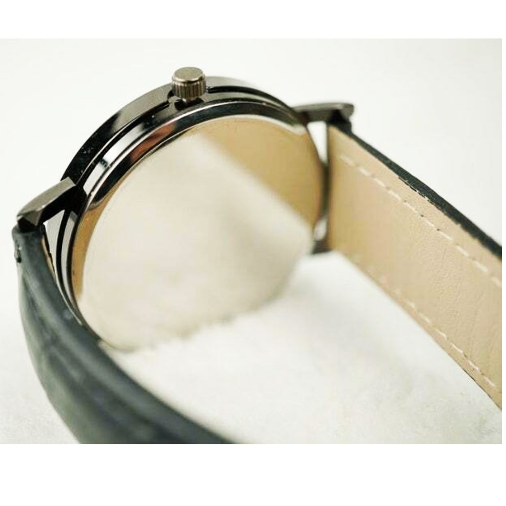 Mickey & Pluto Men's Analogue Quartz Watch NWT - Picture 4 of 6